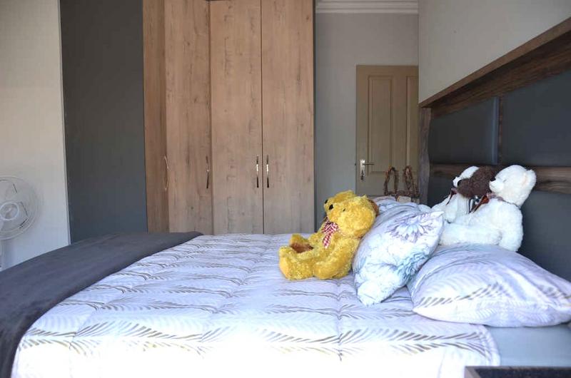 5 Bedroom Property for Sale in Island View Western Cape